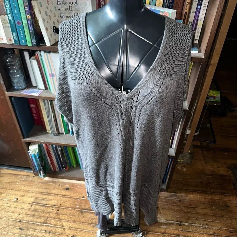 Lane Bryant gray v-neck crochet lightweight 22/24 sweater
